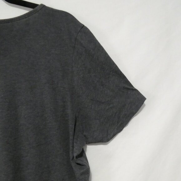 Unbranded | P2P 22 inches measured | Elegant Black V-Neck Patterned T-Shirt - Picture 10 of 12